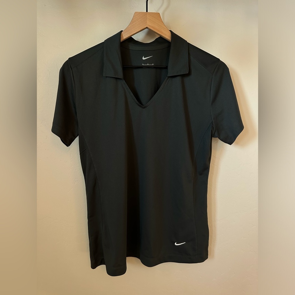 Nike Women’s Dark Gray Golf Tee